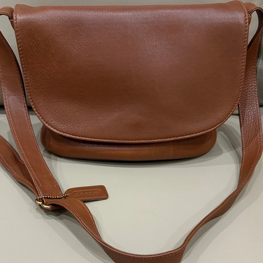 COACH- Elegant Brown Leather Shoulder Bag - Picture 1 of 8
